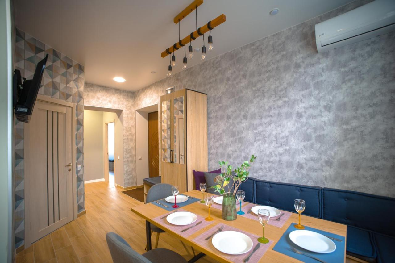 3 Bedroom, 2 Bathroom Apartment Near Forum לבוב מראה חיצוני תמונה