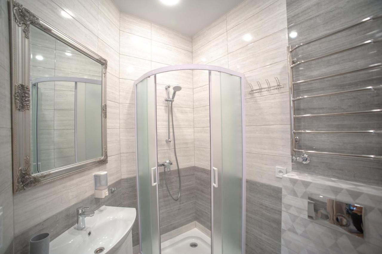 3 Bedroom, 2 Bathroom Apartment Near Forum לבוב מראה חיצוני תמונה