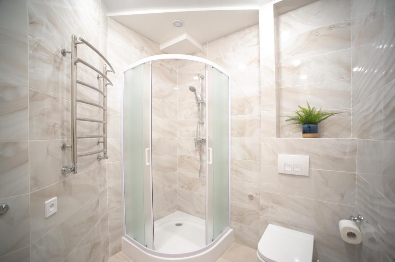 3 Bedroom, 2 Bathroom Apartment Near Forum לבוב מראה חיצוני תמונה